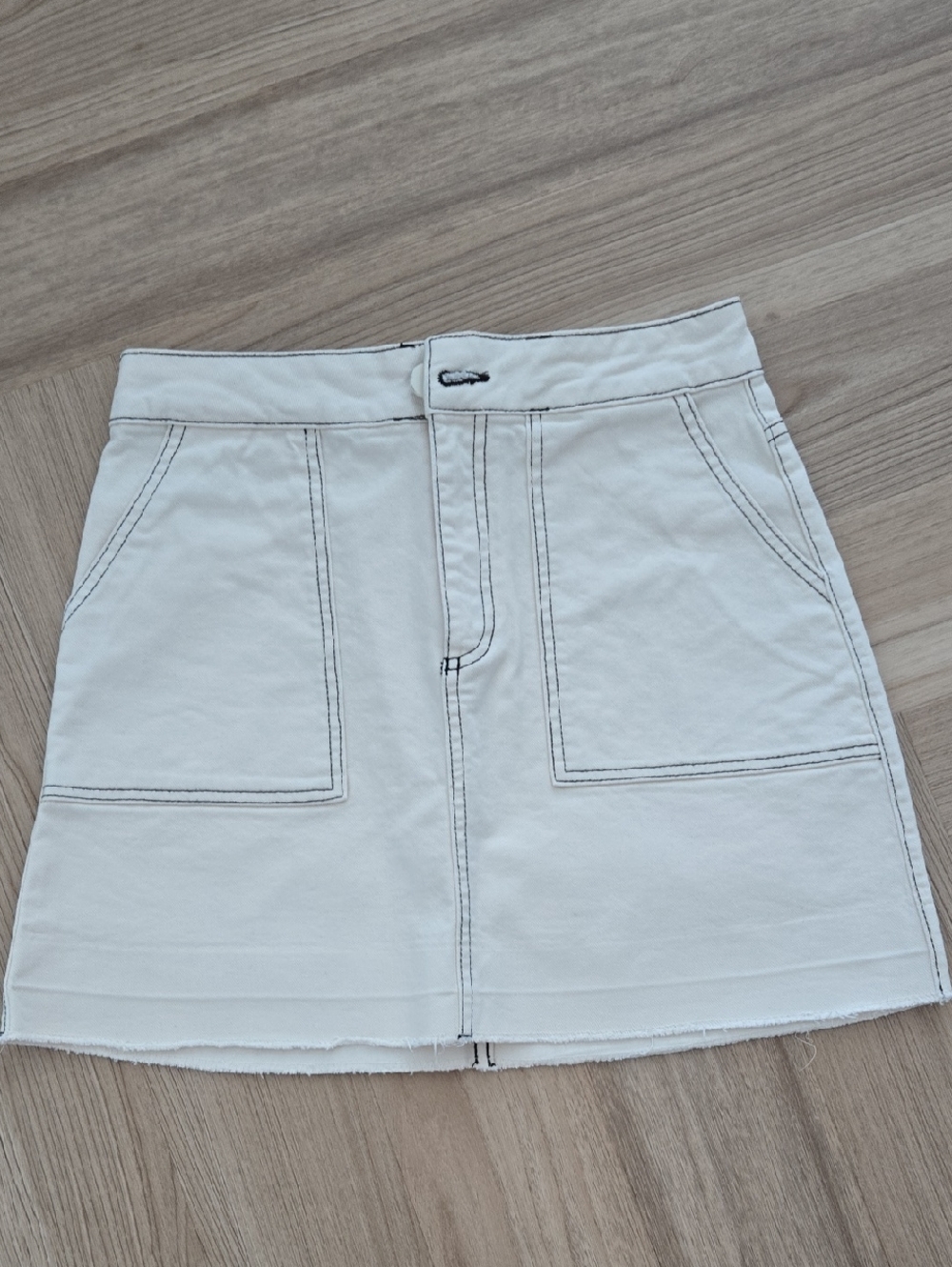 Zara Off-White Skirt with Black Contrast Stitching Medium